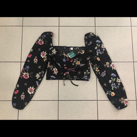H&M Tops - H&M floral long sleeve crop top